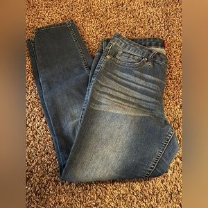 Womens guess skinny jeans (y2)